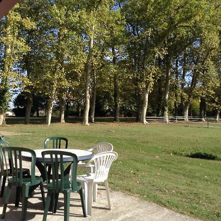 Village Vacances Chateau Moulerens Gradignan Exterior photo