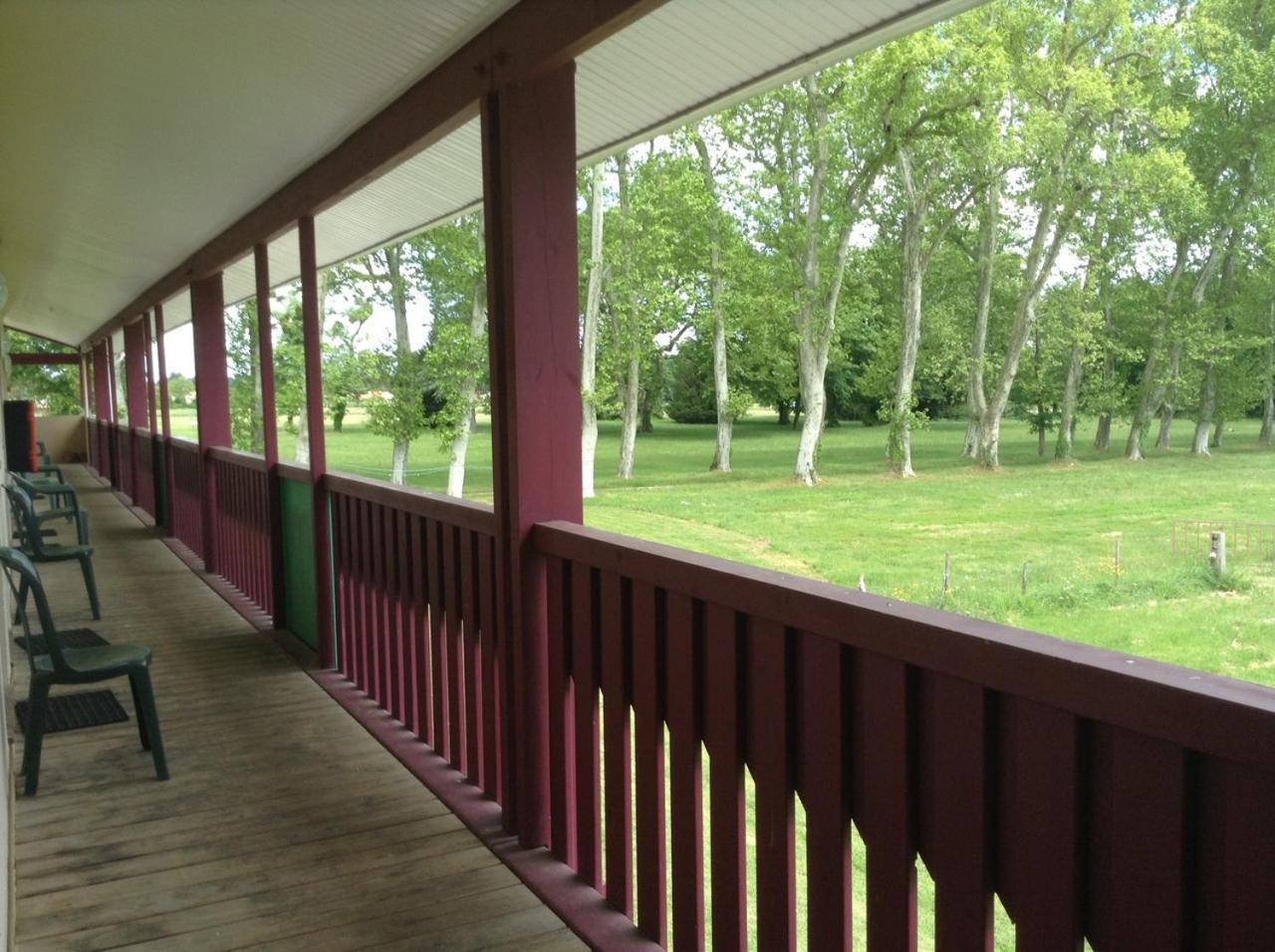Village Vacances Chateau Moulerens Gradignan Exterior photo